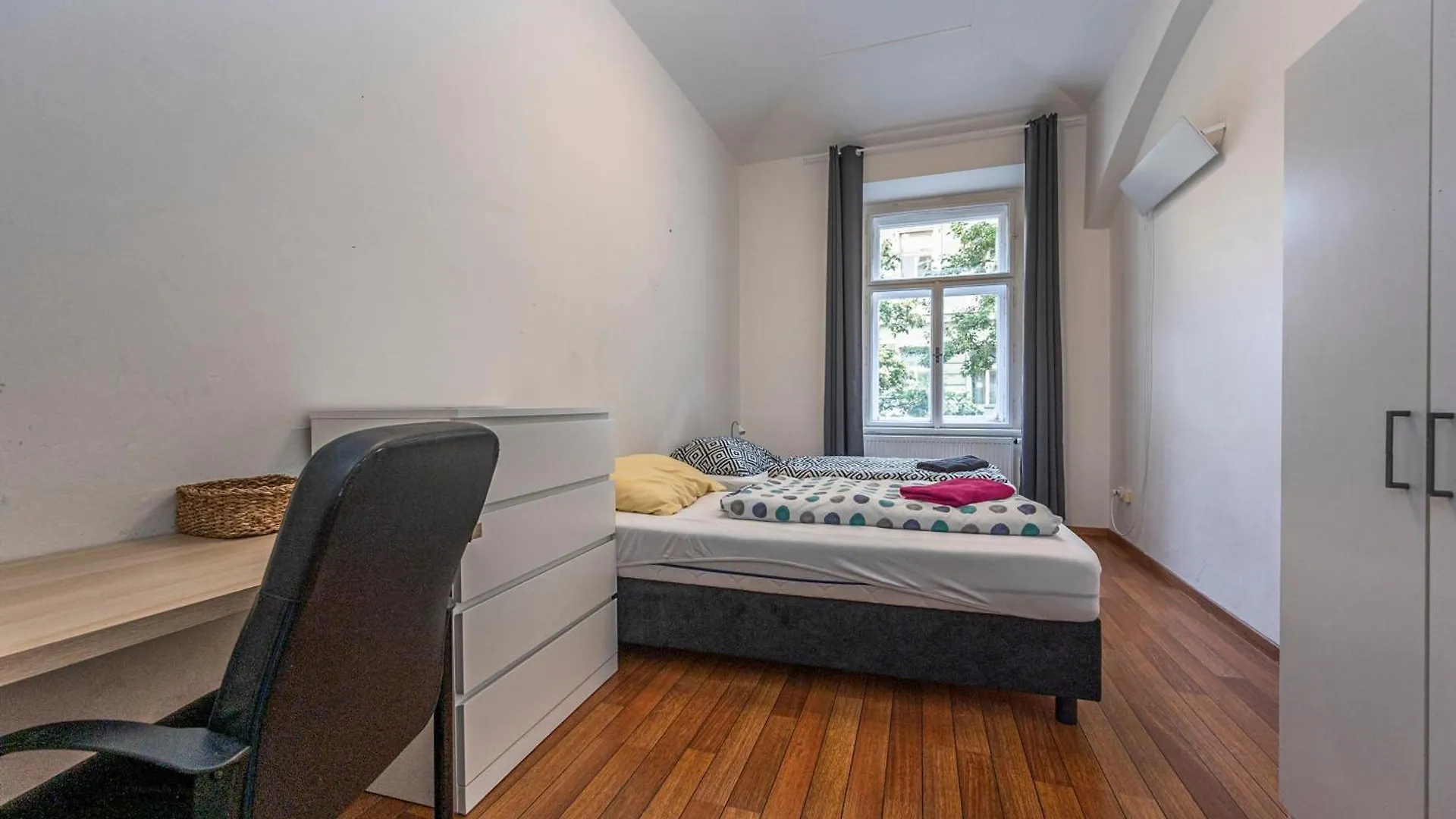 הקונטקטים של Apartment Americka 8